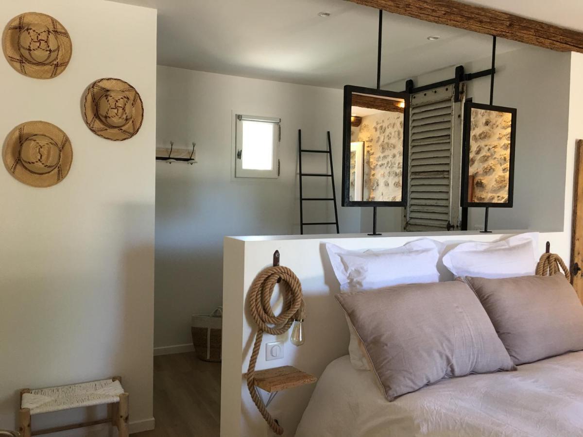 La Bergerie De Cigalon Bed and Breakfast Mouries Εξωτερικό φωτογραφία