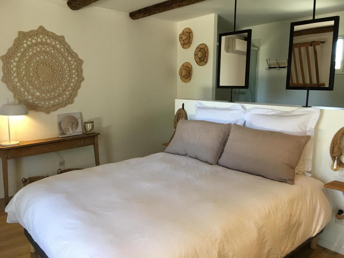La Bergerie De Cigalon Bed and Breakfast Mouries Εξωτερικό φωτογραφία